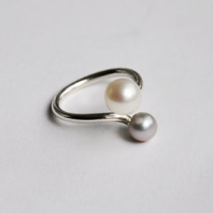 Silver coil ring with 2 pearls