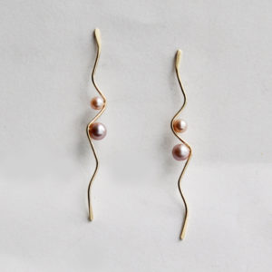 Silhouette wave earrings in 9ct gold and freshwater pearls