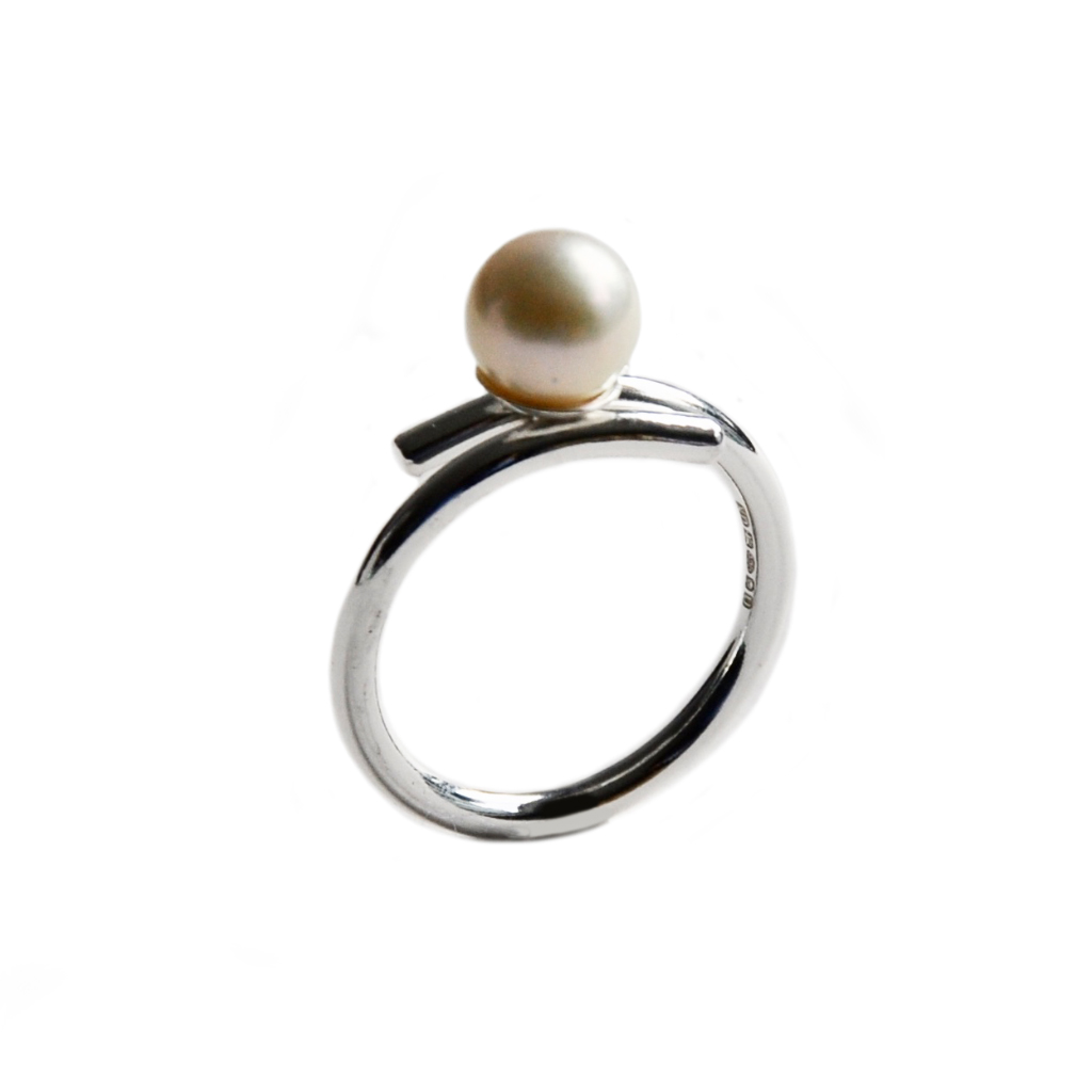 Katerina Damlos Silhouette cocktail ring with white pearl