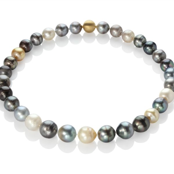 Tahitian Pearl necklace high res
