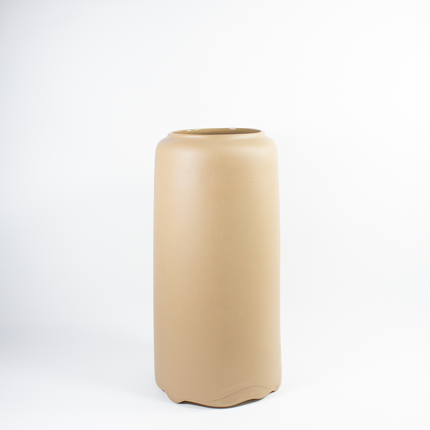 Beige-Curved-Vase-Home-Decor-Porcelain-ERADU-Ceramics